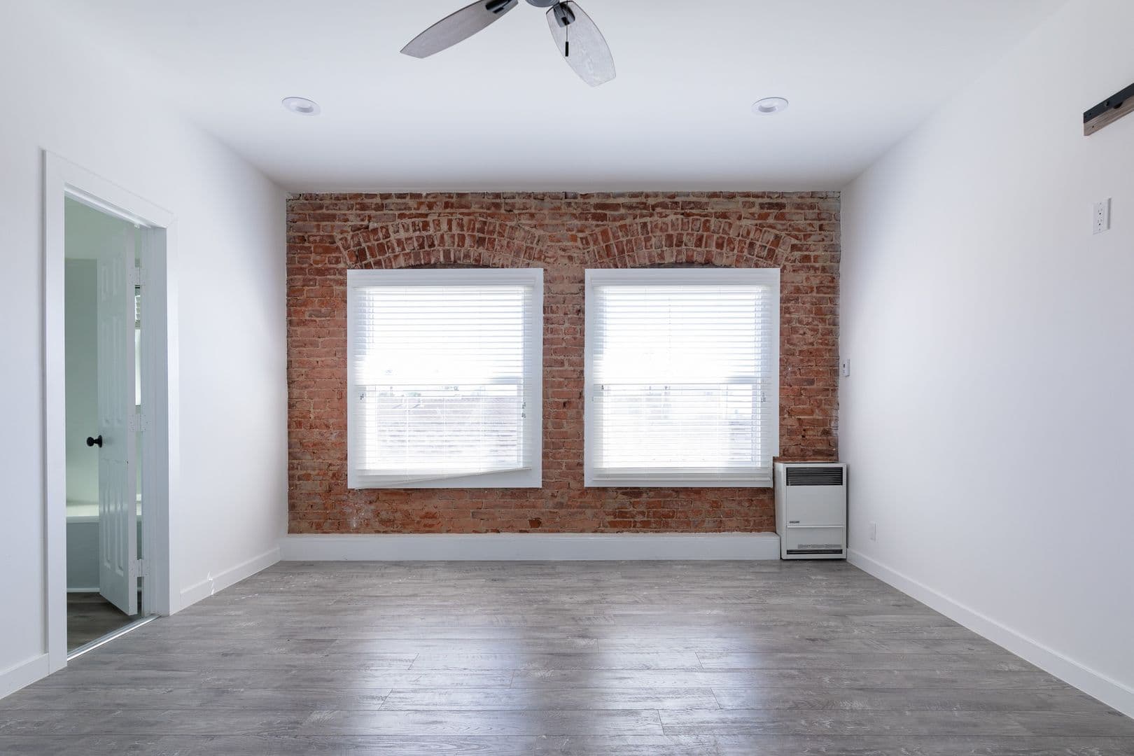 Los Angeles Apartment: 207 N Oxford Ave.