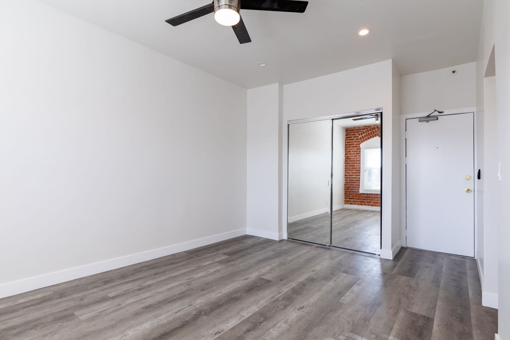 Los Angeles Apartment: 200 S Kenmore Ave