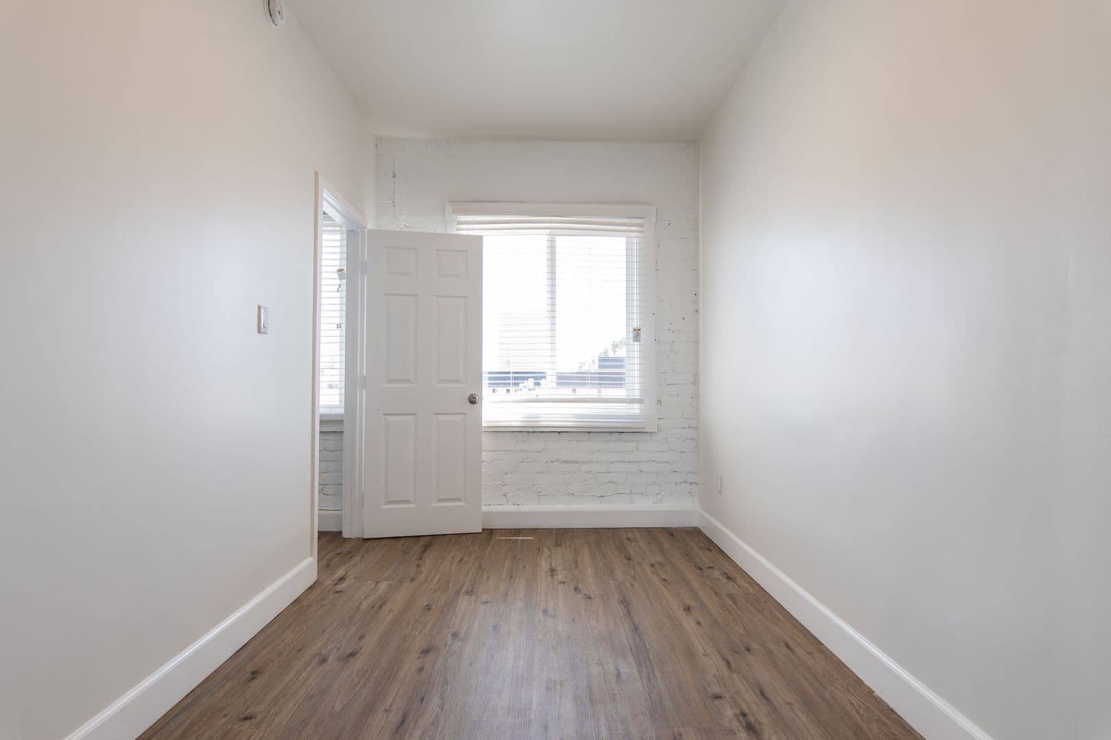 Los Angeles Apartment: 260 S Mariposa