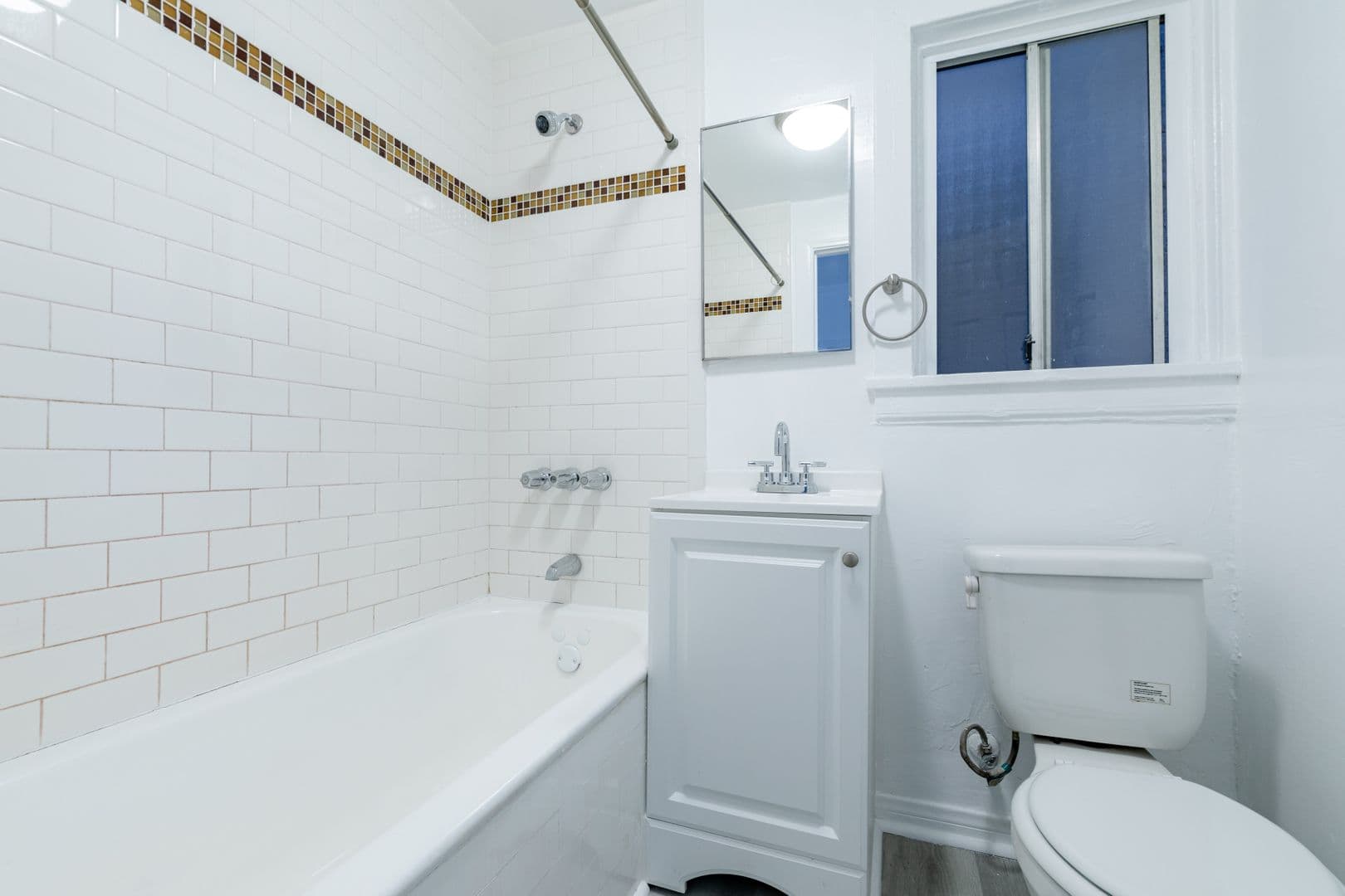 Los Angeles Apartment: 975-985 Oxford Ave