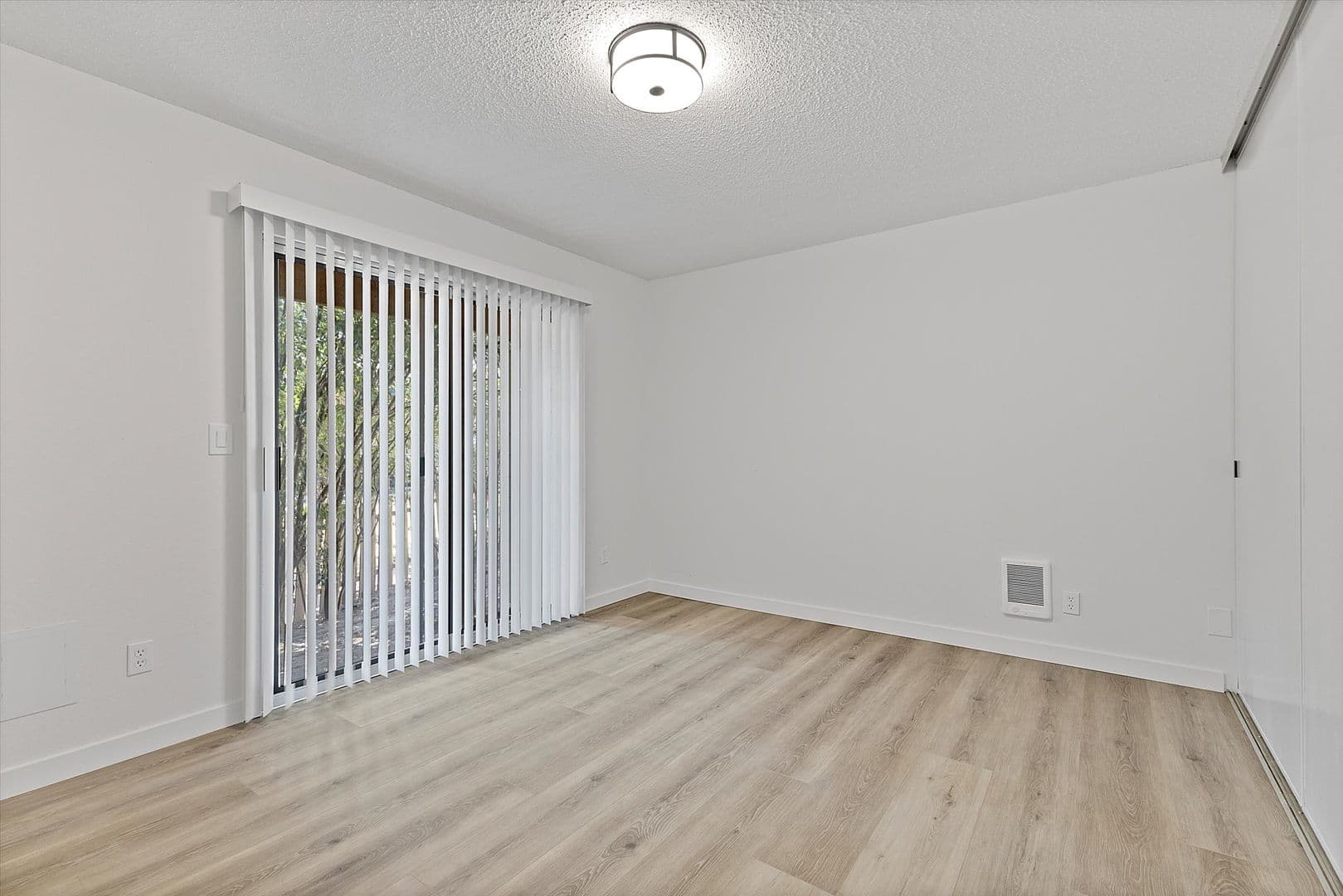 Beaverton Apartment: 11900 SW 5th St