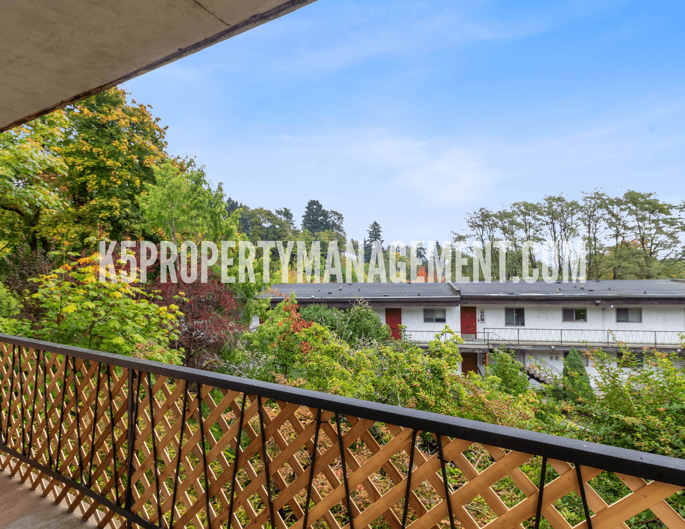 Portland Apartment: 4820 SW Barbur Blvd - 04