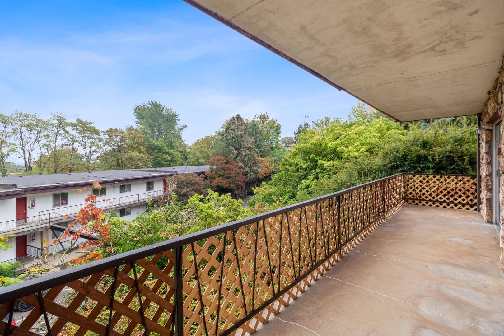 Portland Apartment: 4820 SW Barbur Blvd - 08