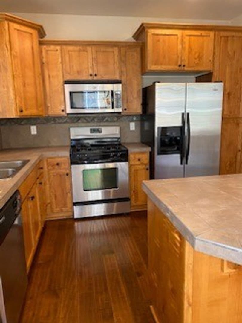 Beaverton House: 1090 SW 162nd Ave