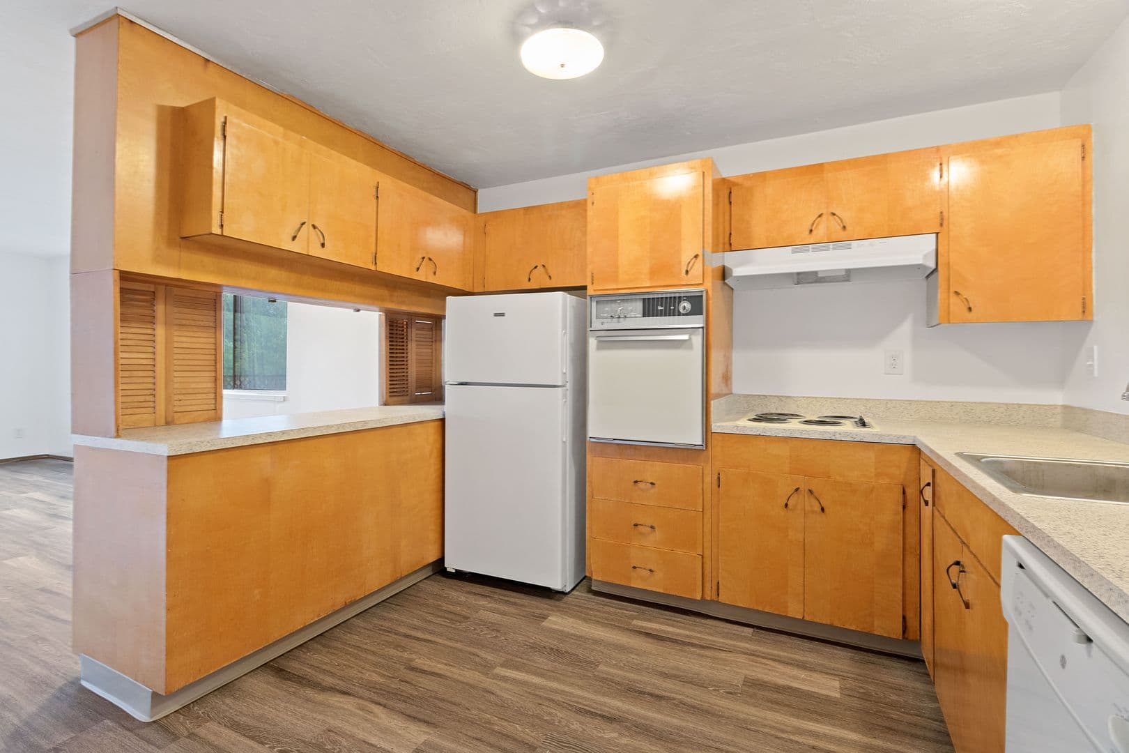 Portland Apartment: 4820 SW Barbur Blvd - 08