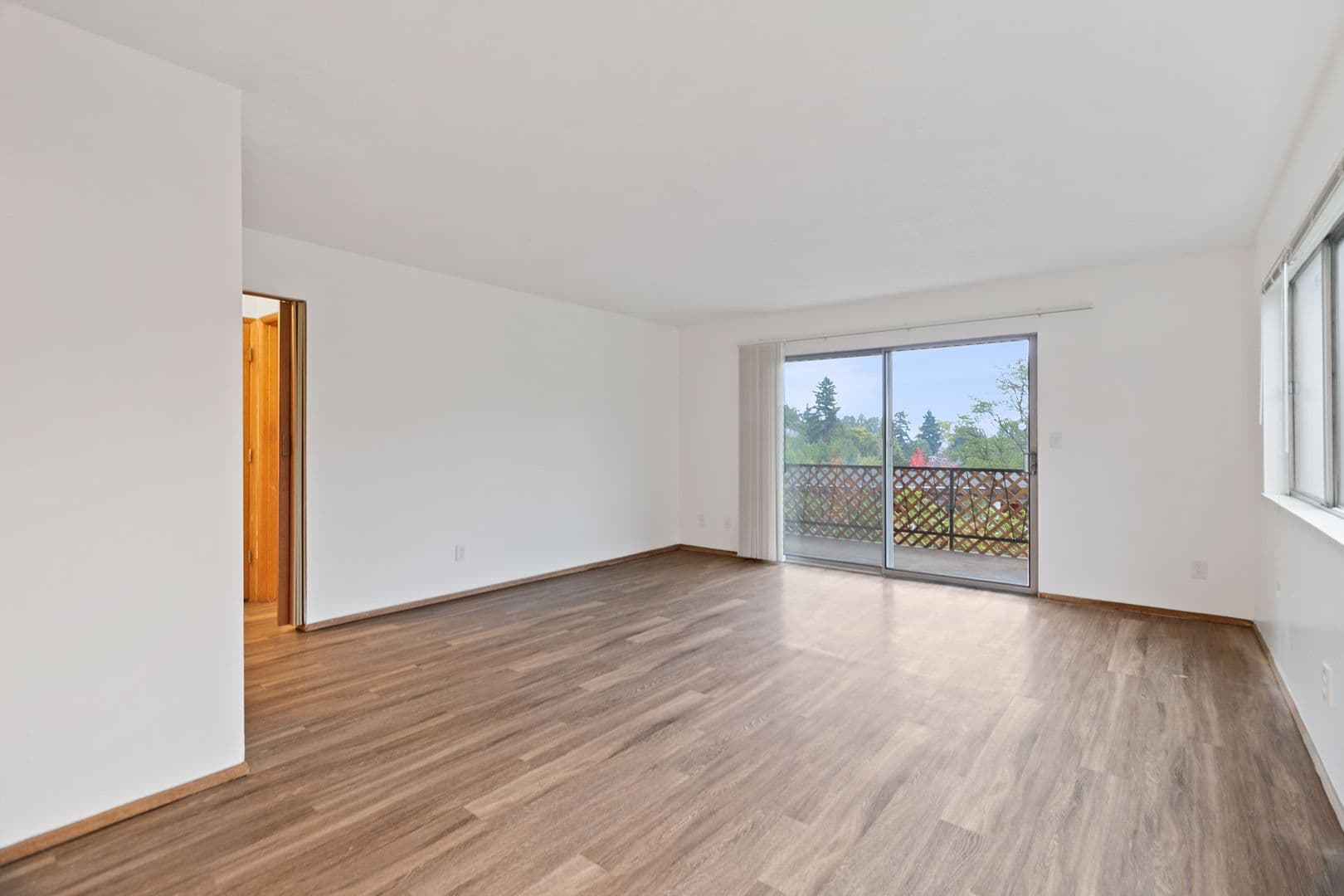 Portland Apartment: 4820 SW Barbur Blvd - 08
