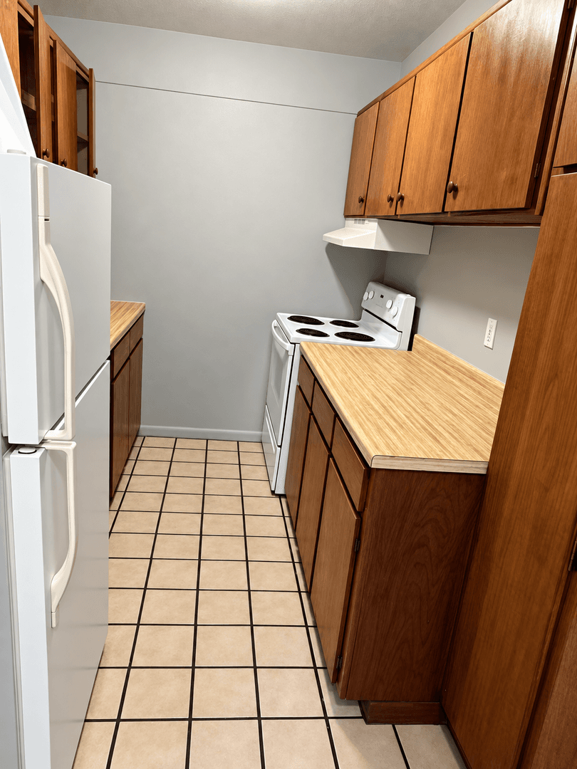 Inkster Apartment: 125 Arcola