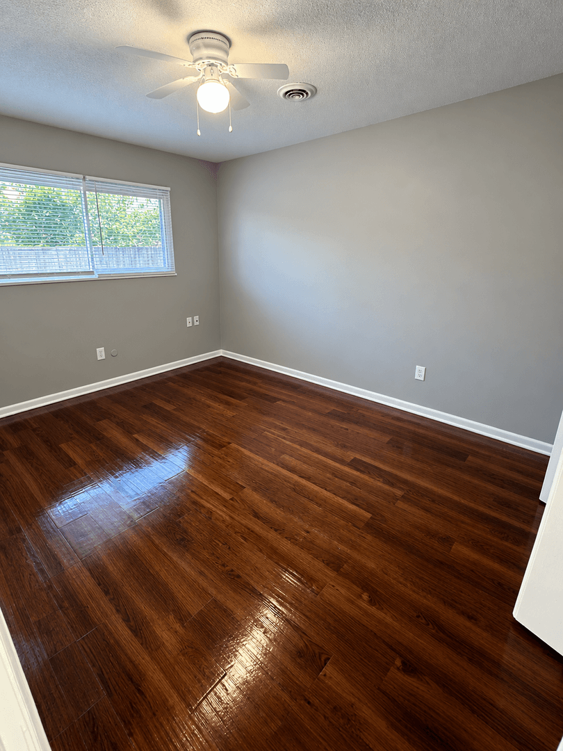 Inkster Apartment: 125 Arcola