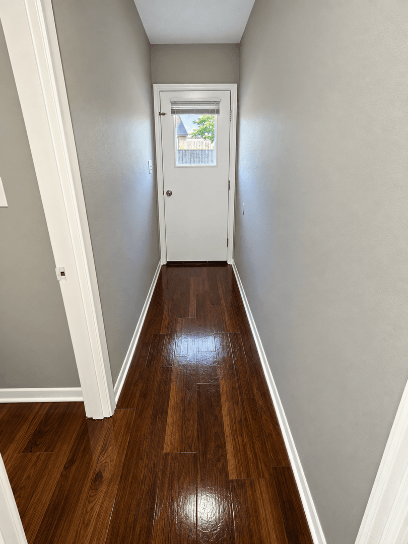 Inkster Apartment: 125 Arcola