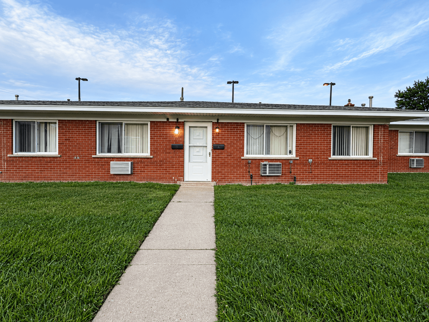 Inkster Apartment: 125 Arcola