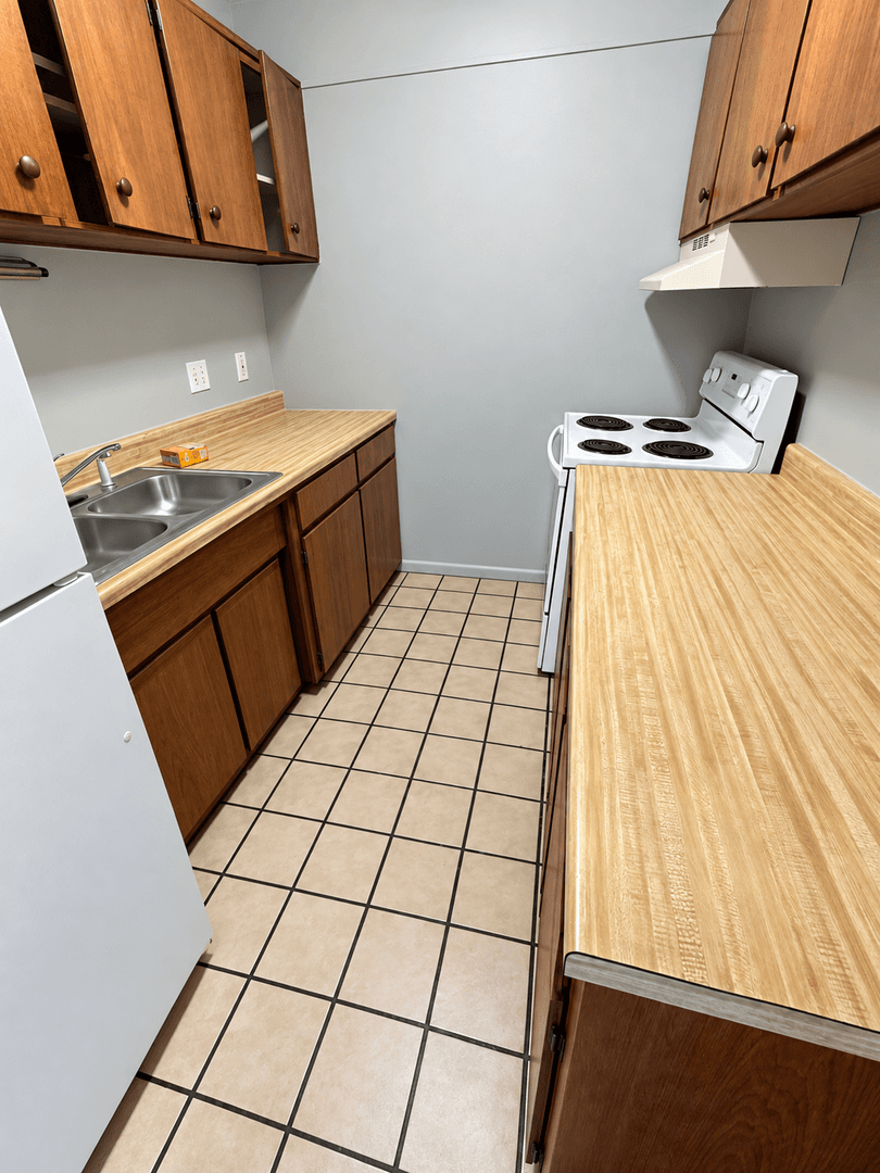 Inkster Apartment: 125 Arcola
