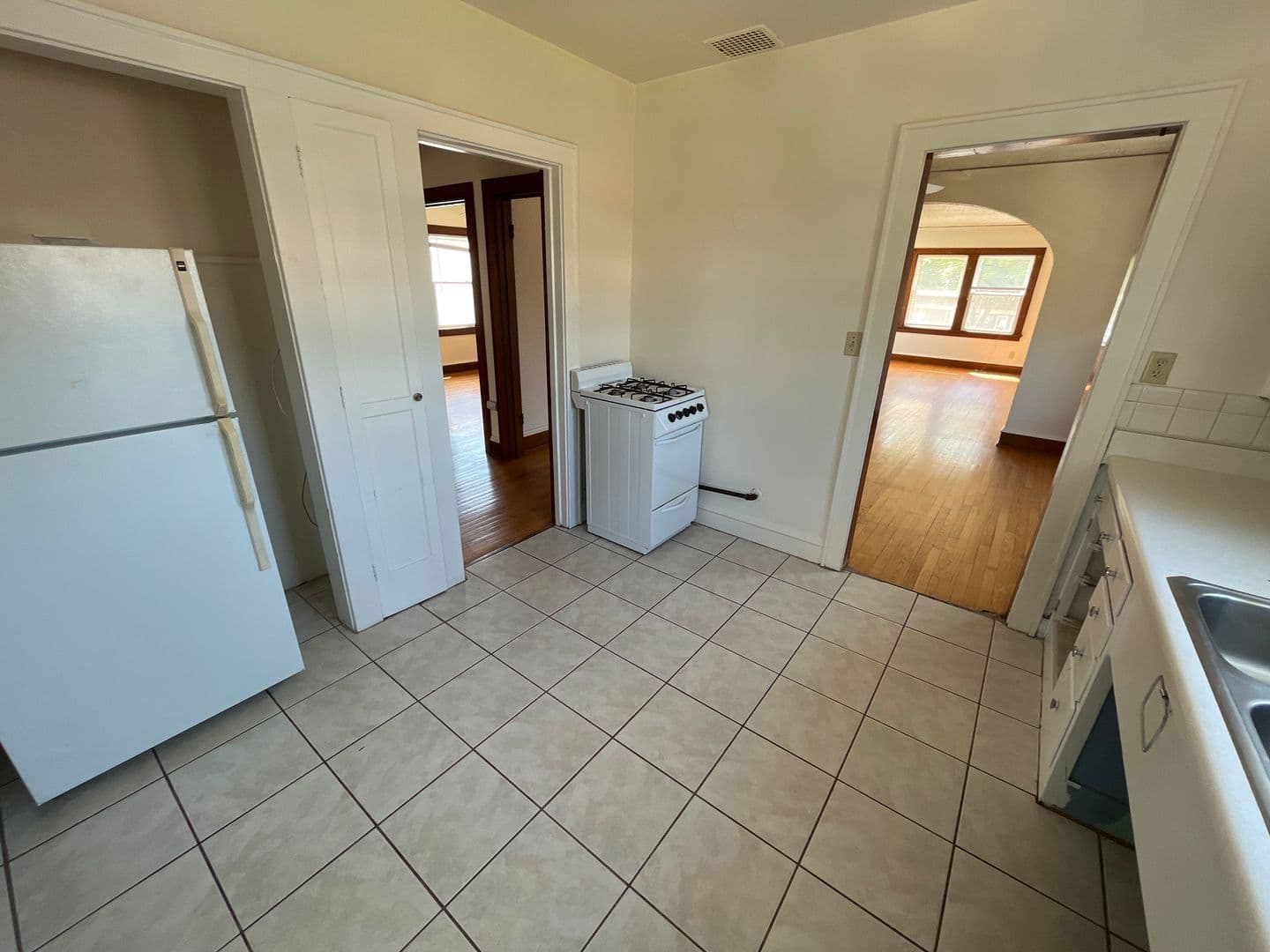 Madison Apartment: 411 Paunack Pl