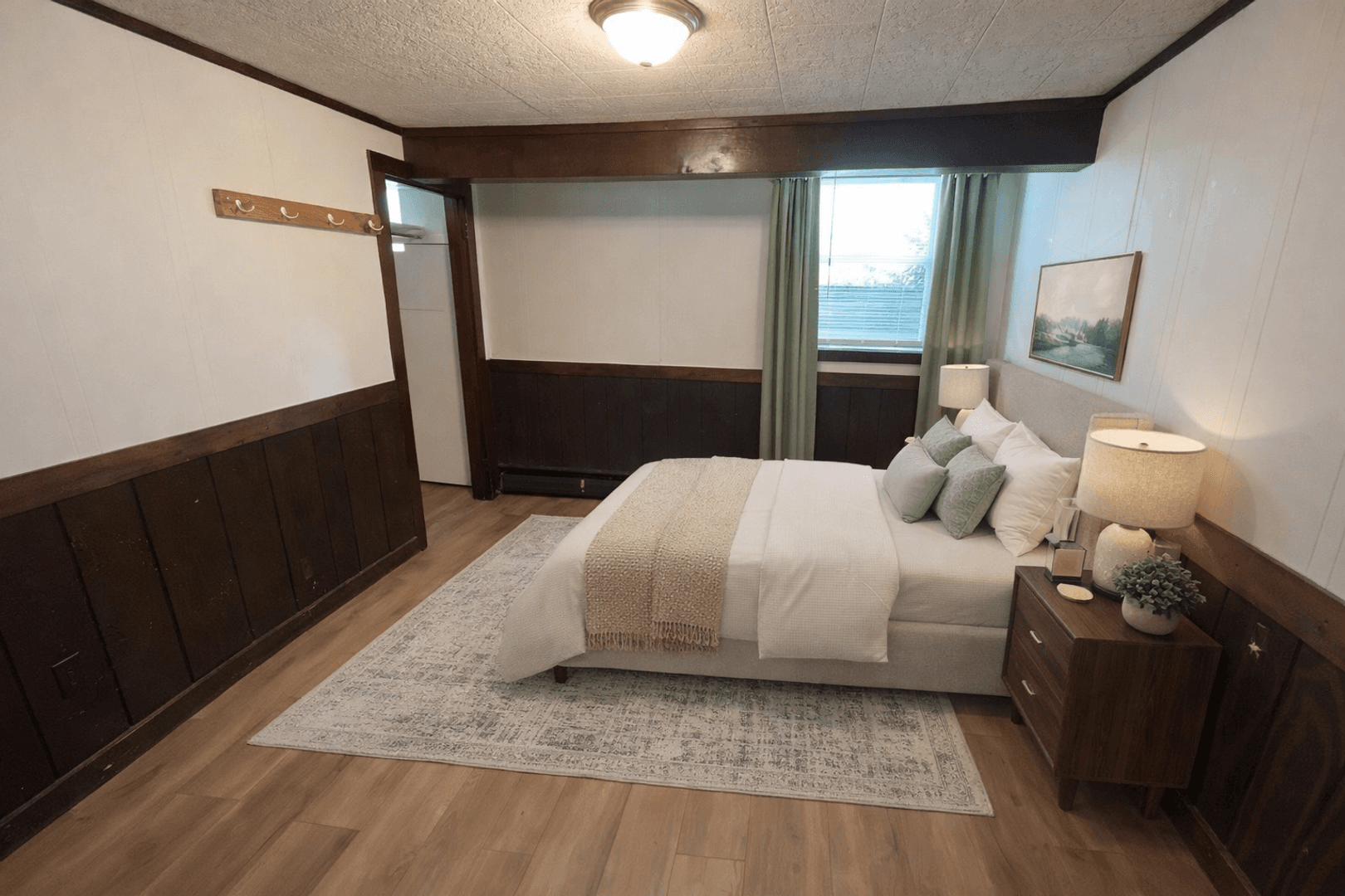 Madison Apartment: 411 Paunack Pl