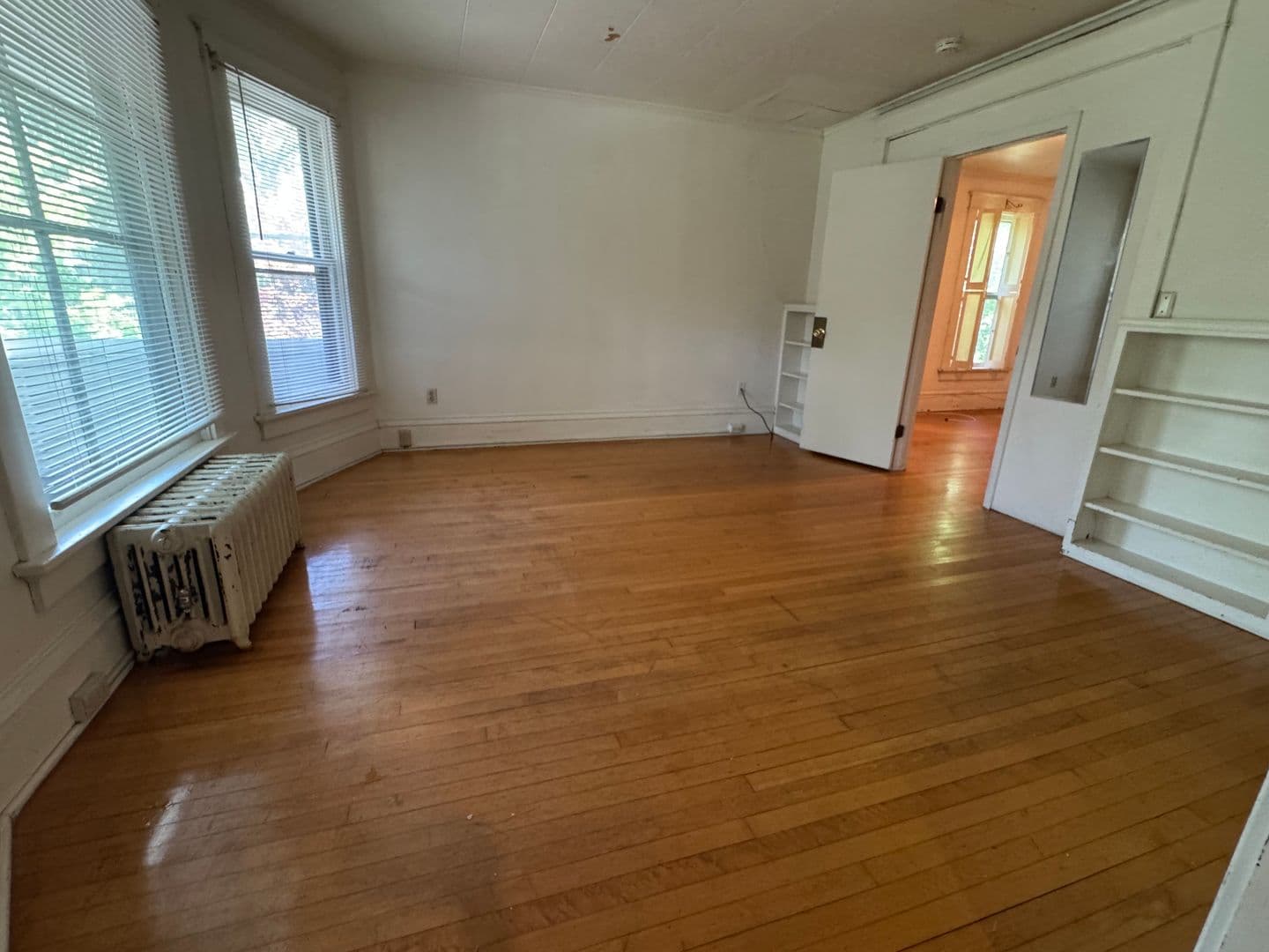 Madison Apartment: 1818-20 Madison St