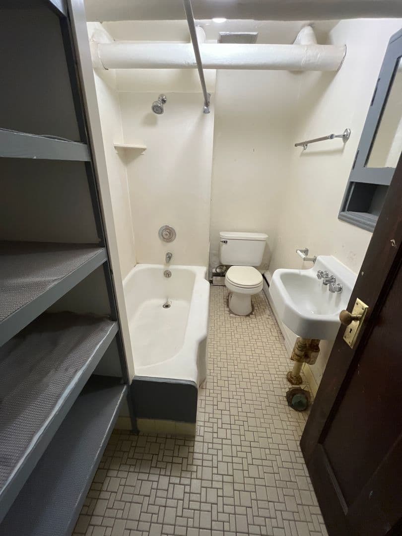 Madison Apartment: 411 Paunack Pl