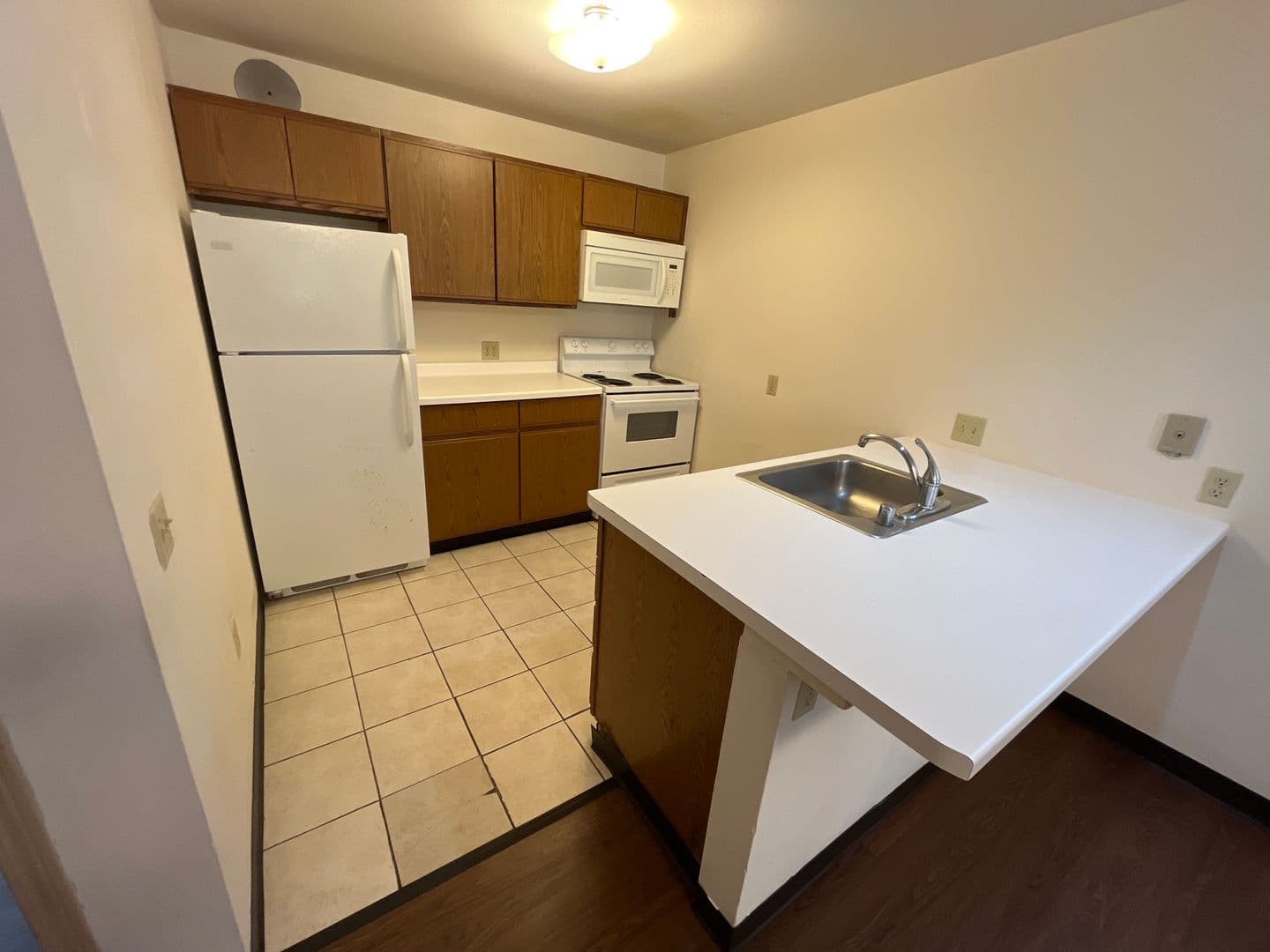 Madison Apartment: 21 E. Gorham St