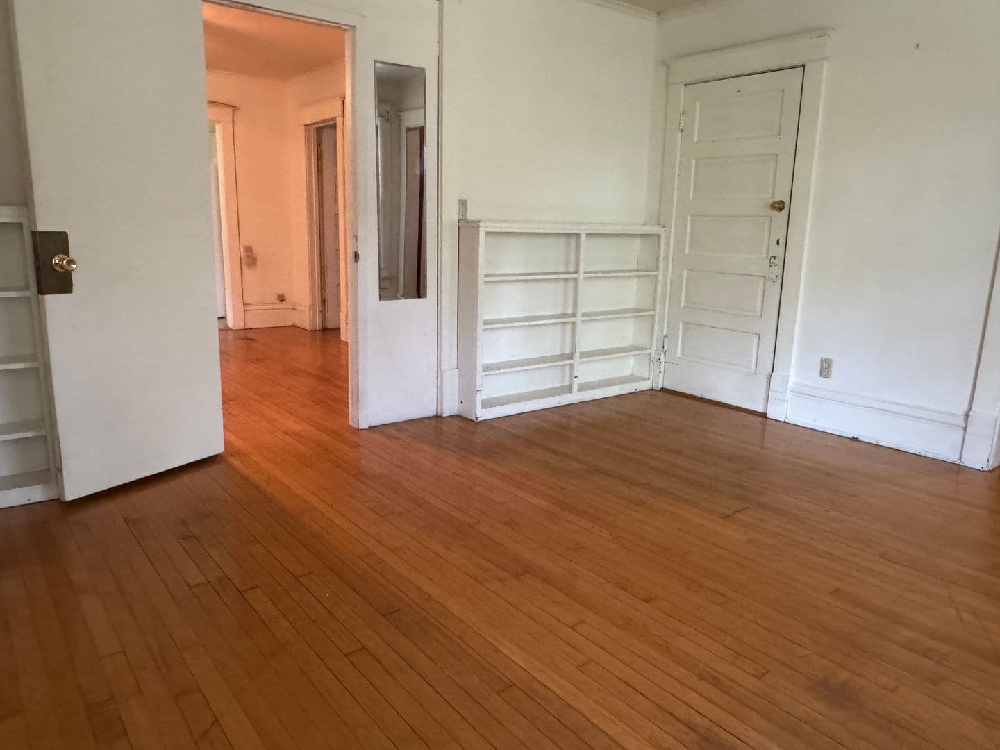 Madison Apartment: 1818-20 Madison St
