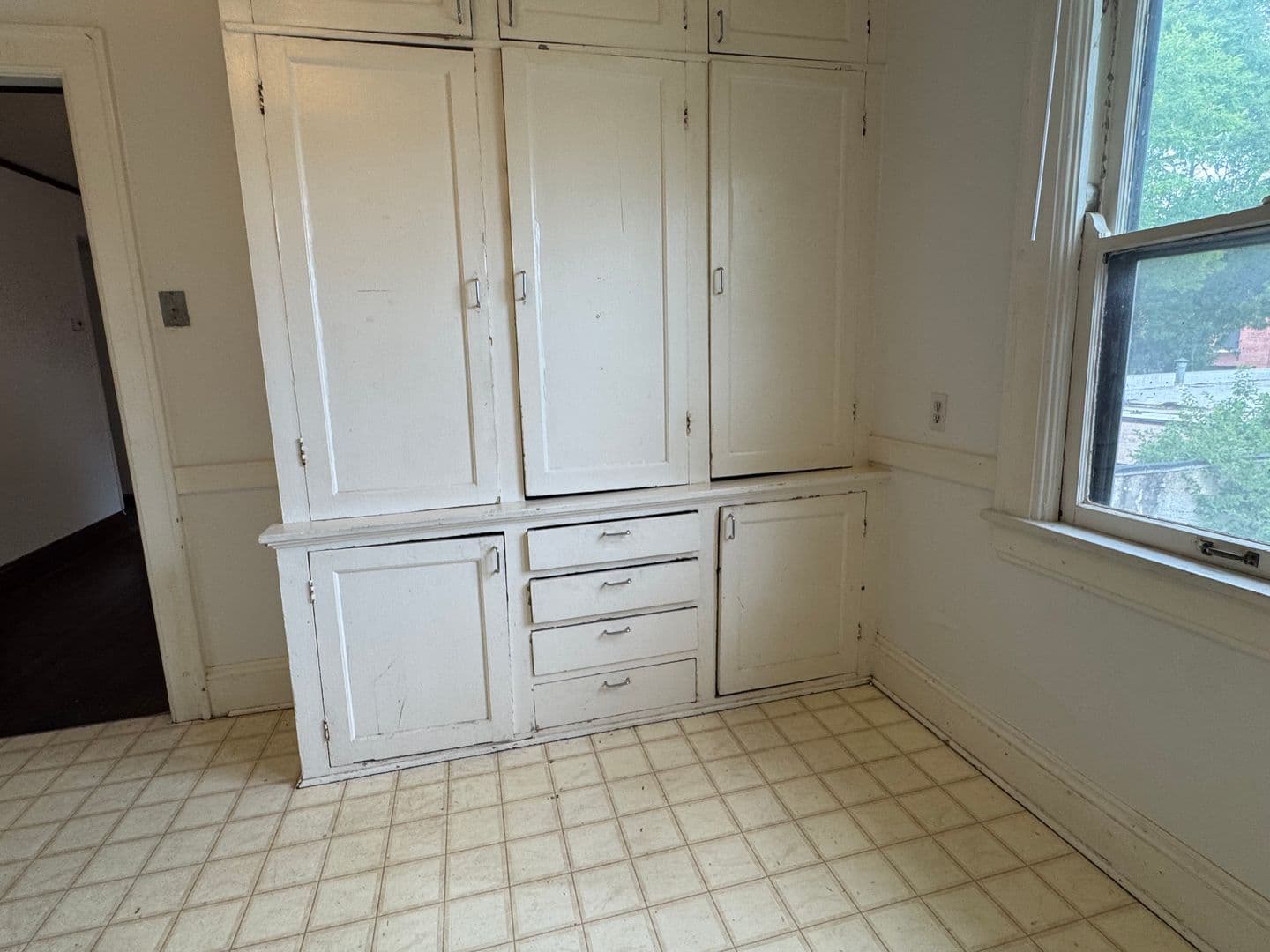 Madison Apartment: 213 N Paterson St