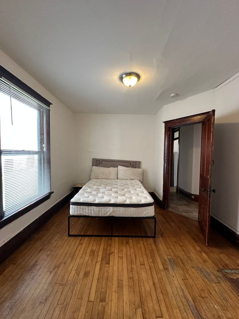Madison Apartment: 146-48 W Gorham St