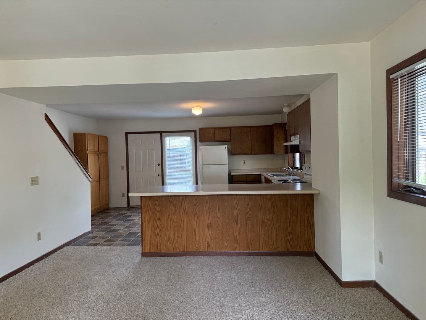 Madison Apartment: 210 Mills St