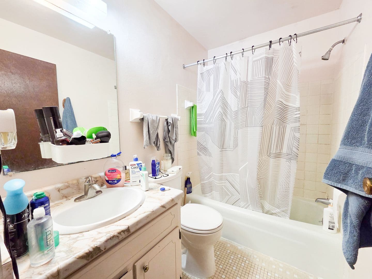 Madison Apartment: 2601 University Avenue