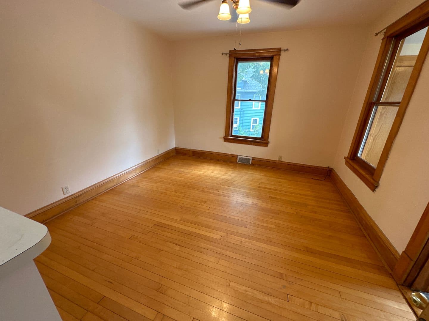 Madison Apartment: 1202 Chandler St.