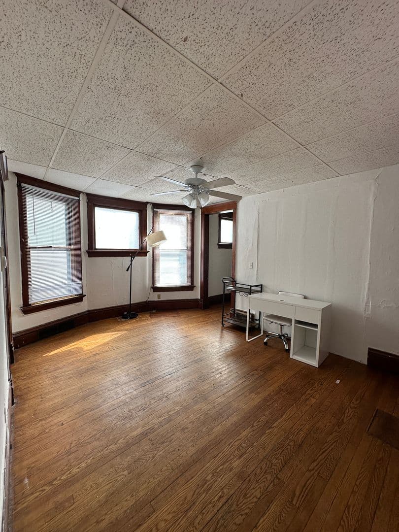 Madison Apartment: 146-48 W Gorham St