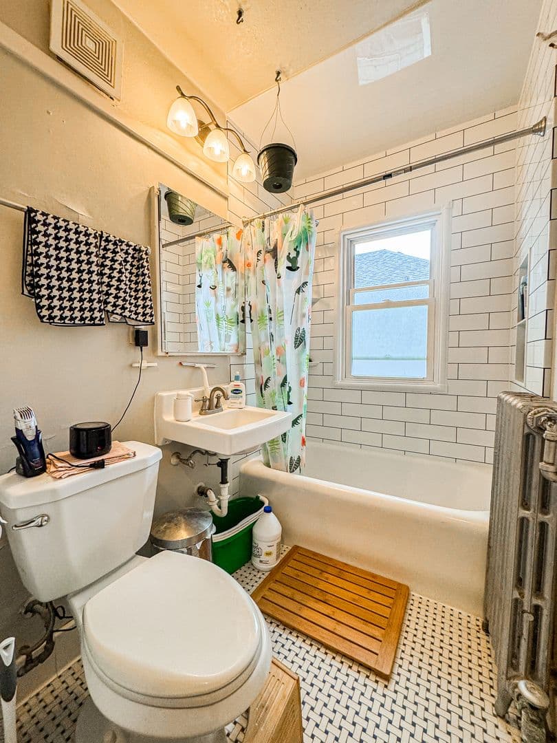 Madison Apartment: 413 Chamberlain Ave.