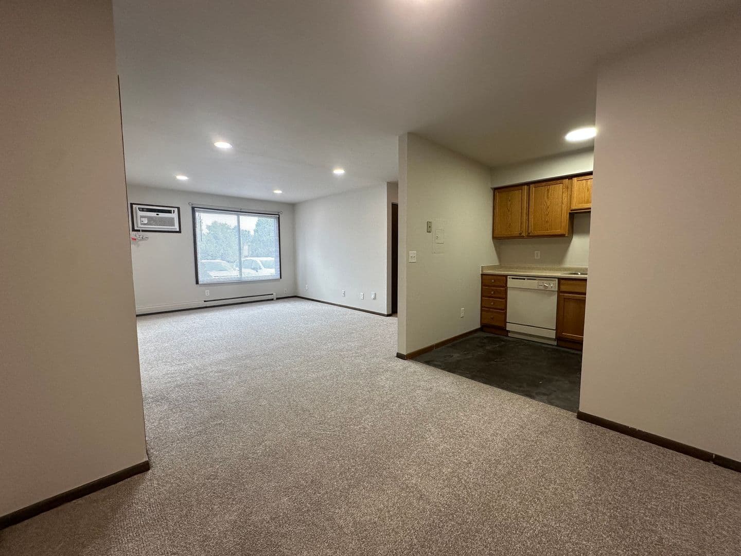 Verona Apartment: 121 Berkley Rd.