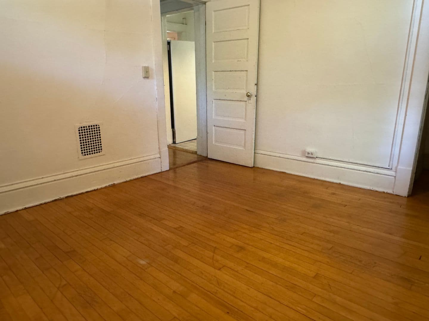 Madison Apartment: 1818-20 Madison St