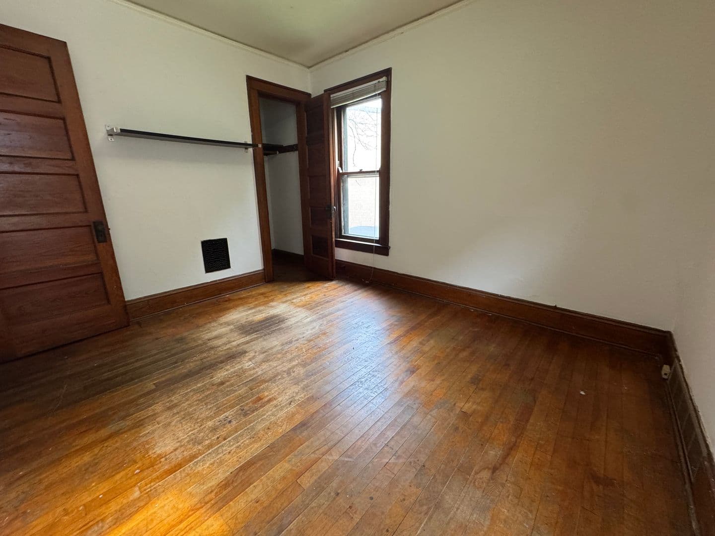 Madison Apartment: 213 N Paterson St