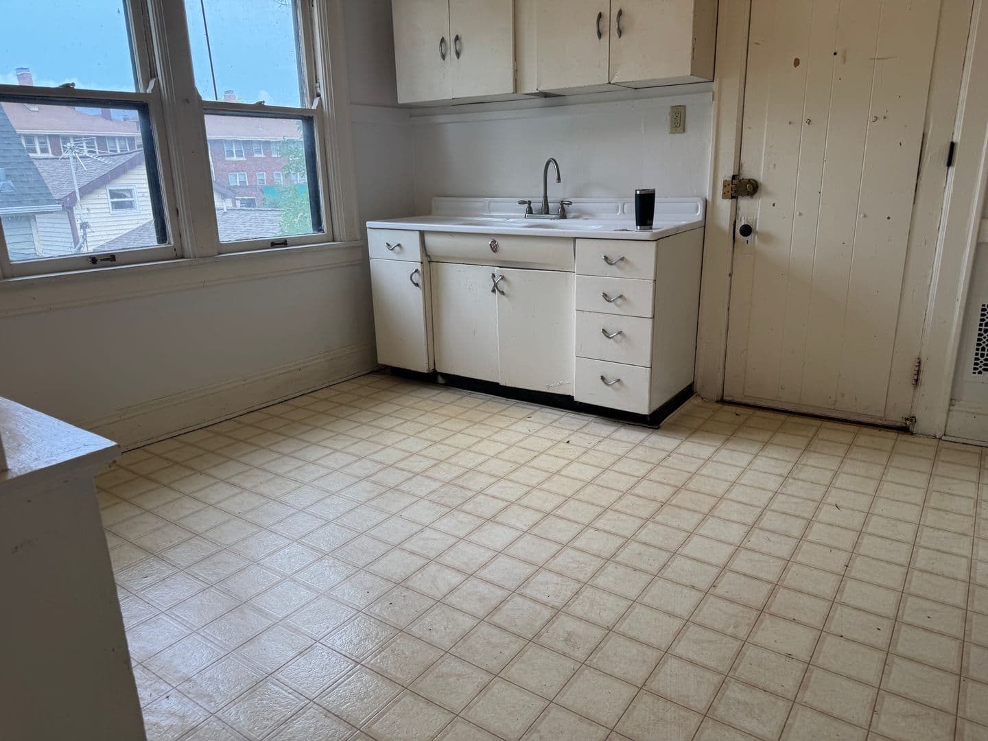 Madison Apartment: 213 N Paterson St