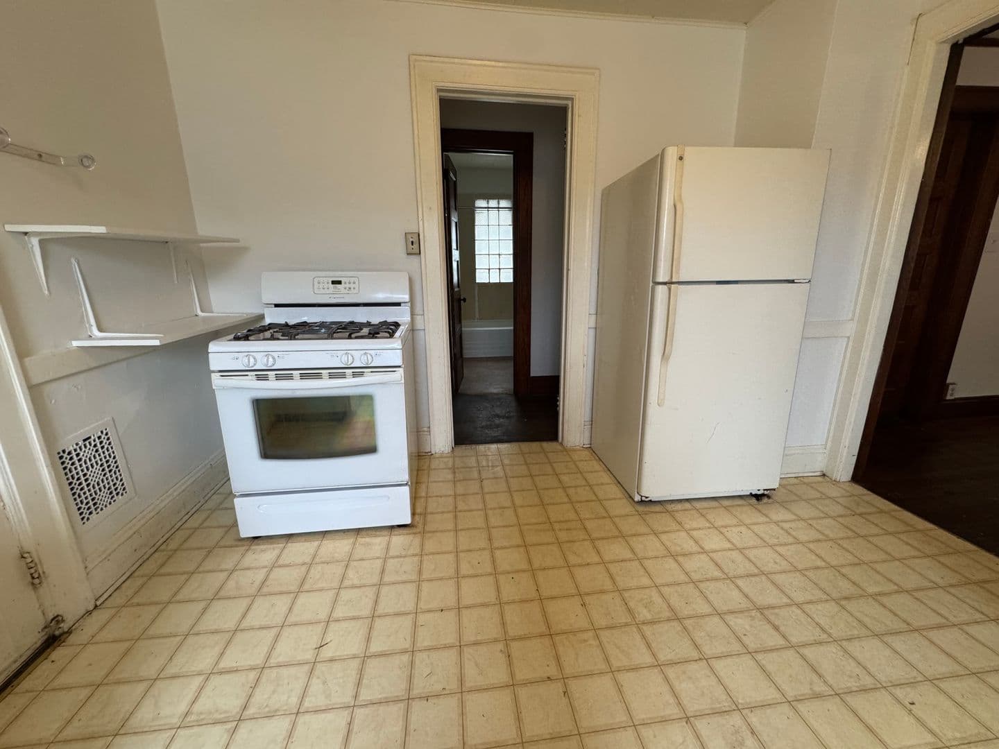 Madison Apartment: 213 N Paterson St