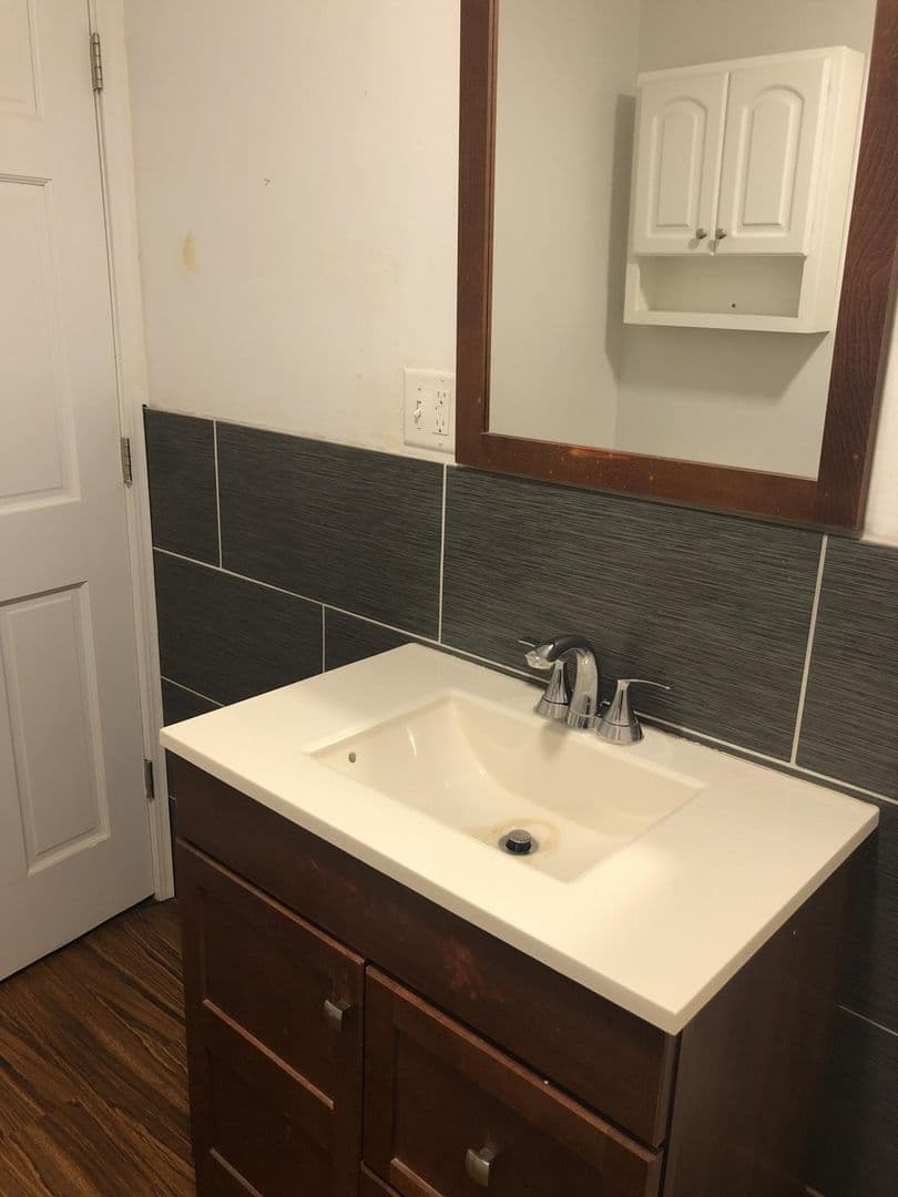 Madison Apartment: 1202 Chandler St.