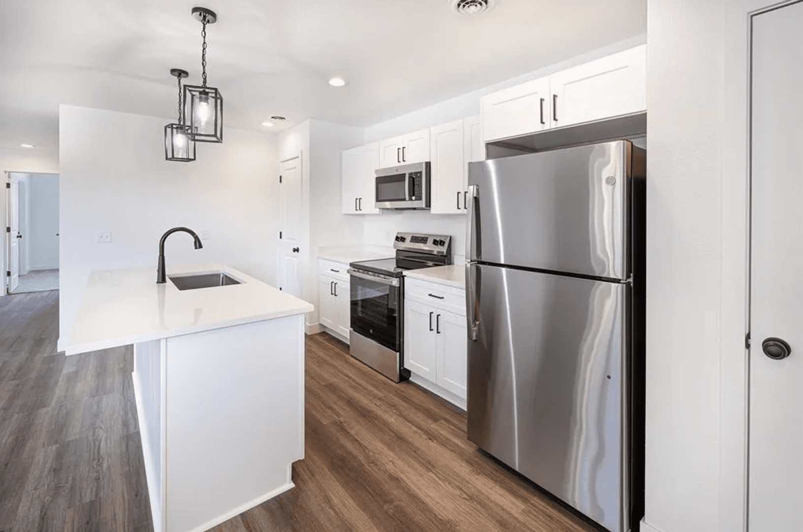 Milton Apartment: 56 E Ash Ln