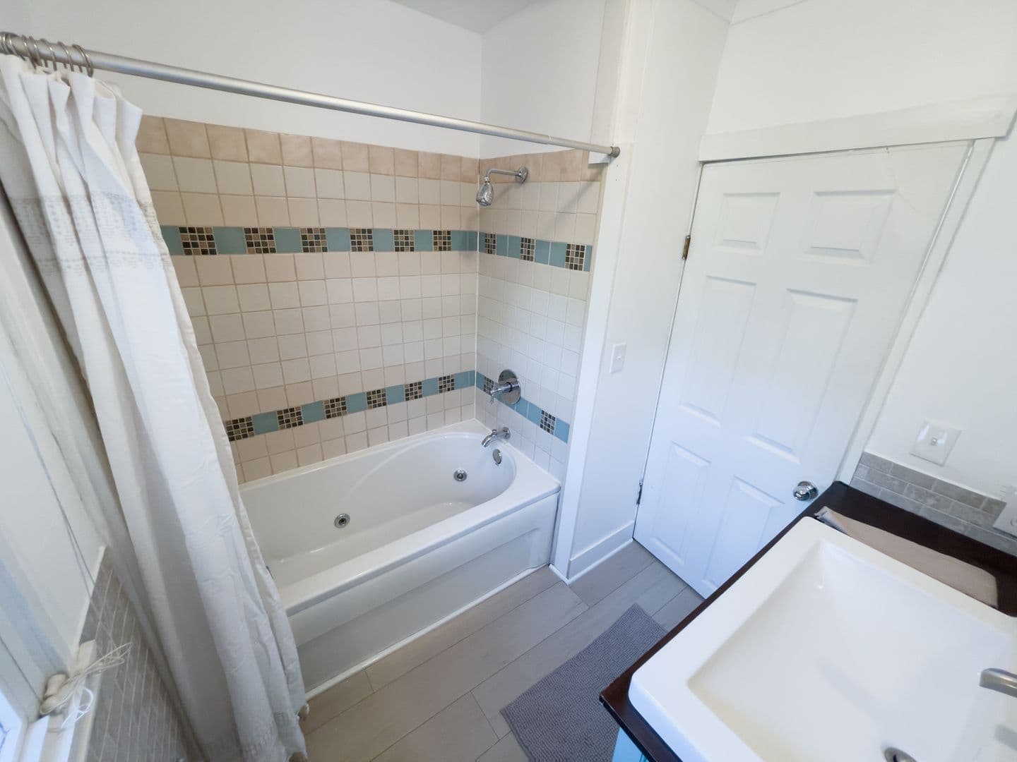 Stoughton House: 3089 Sunnyside St.