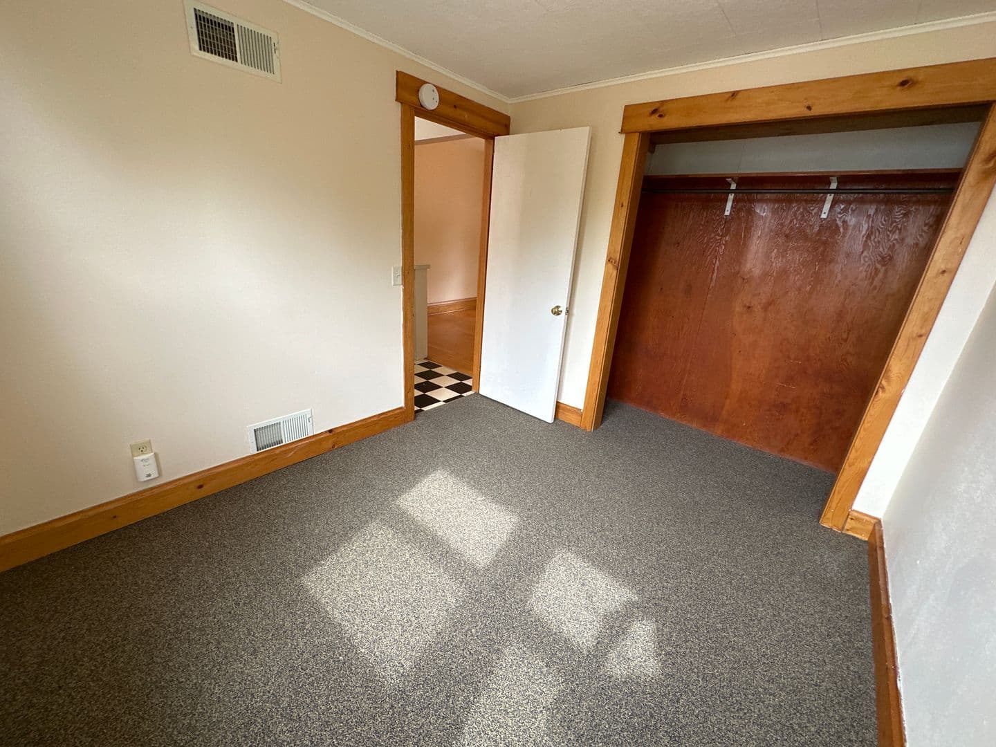 Madison Apartment: 1202 Chandler St.