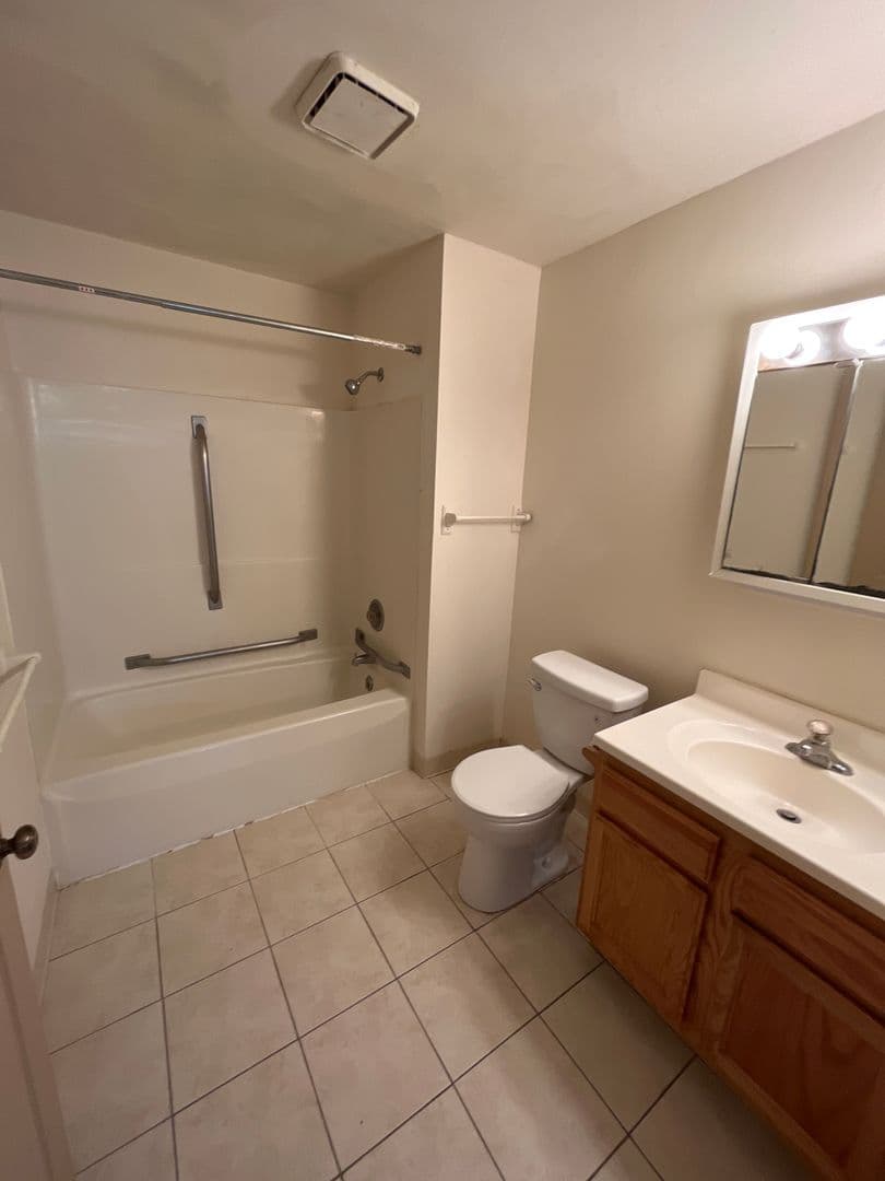Madison Apartment: 21 E. Gorham St