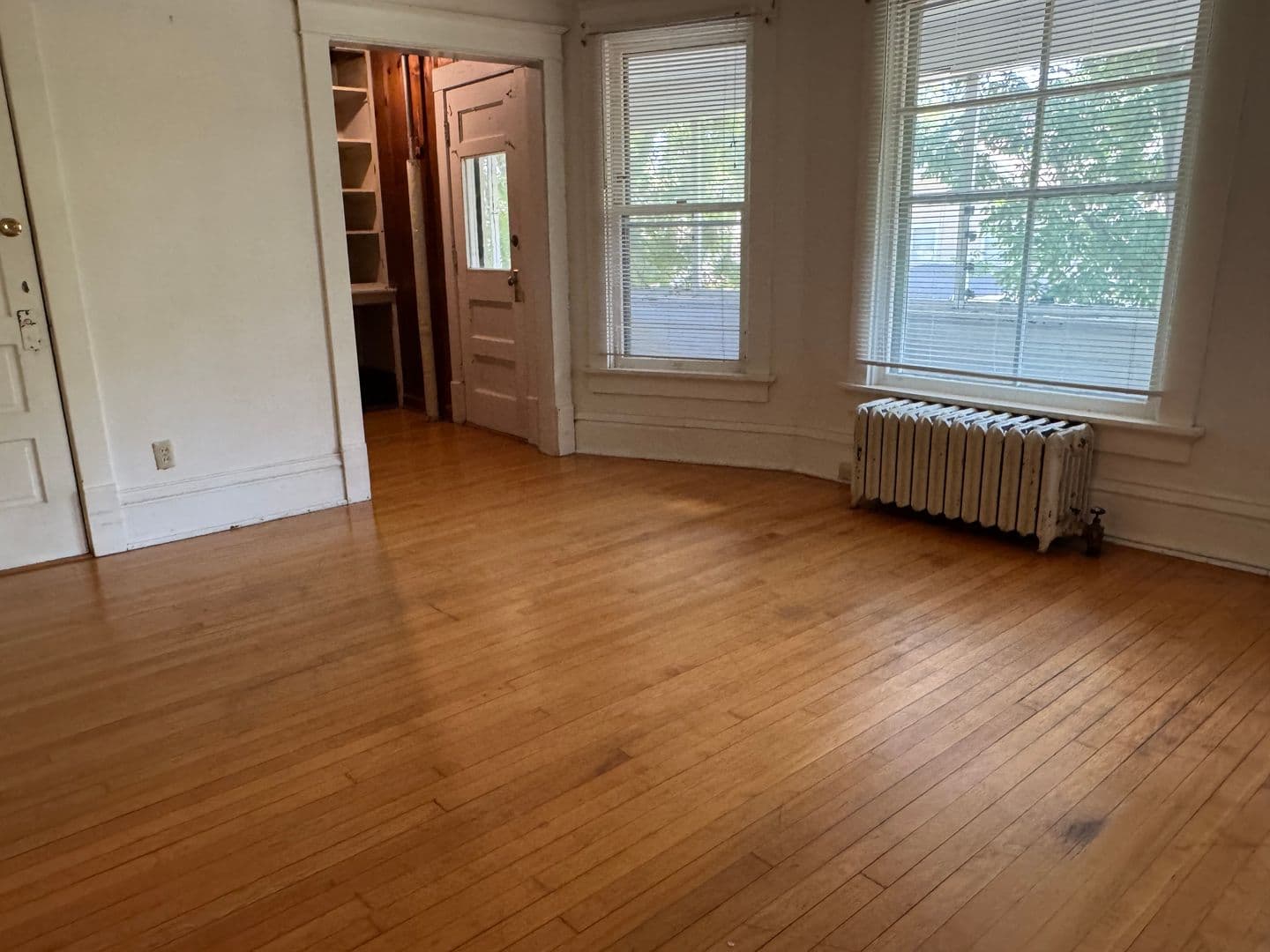 Madison Apartment: 1818-20 Madison St