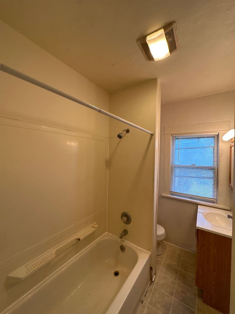 Madison Apartment: 1132-34 Mound St