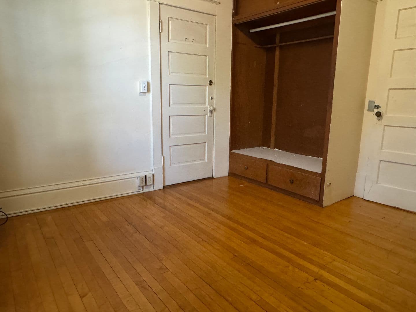 Madison Apartment: 1818-20 Madison St