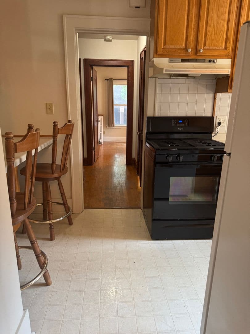 Madison Apartment: 413 Chamberlain Ave.