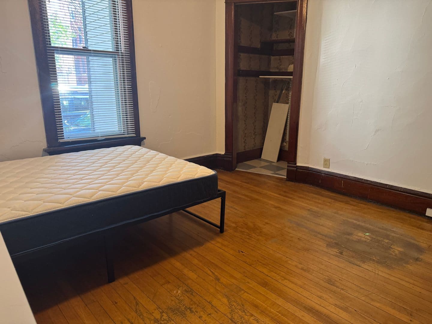 Madison Apartment: 146-48 W Gorham St