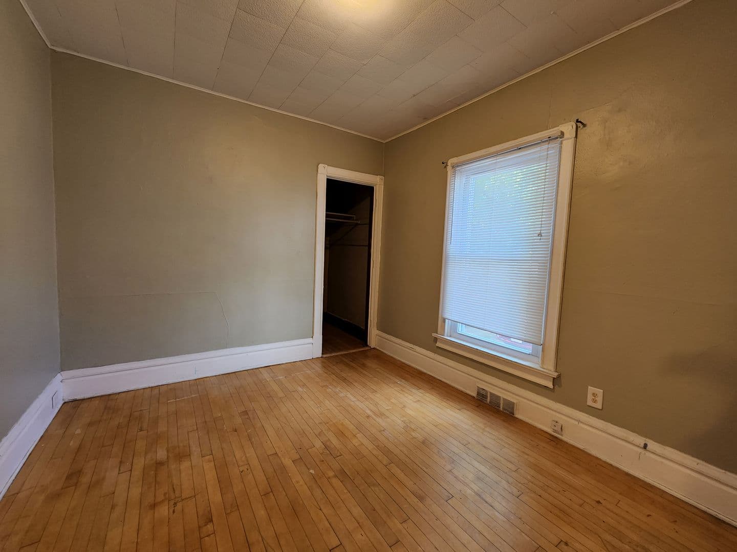 Madison Apartment: 635 E Johnson St