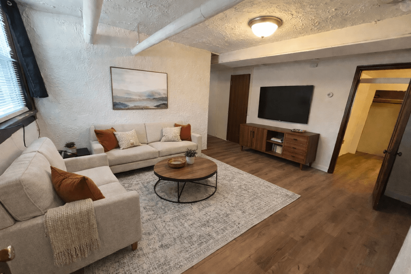 Madison Apartment: 411 Paunack Pl
