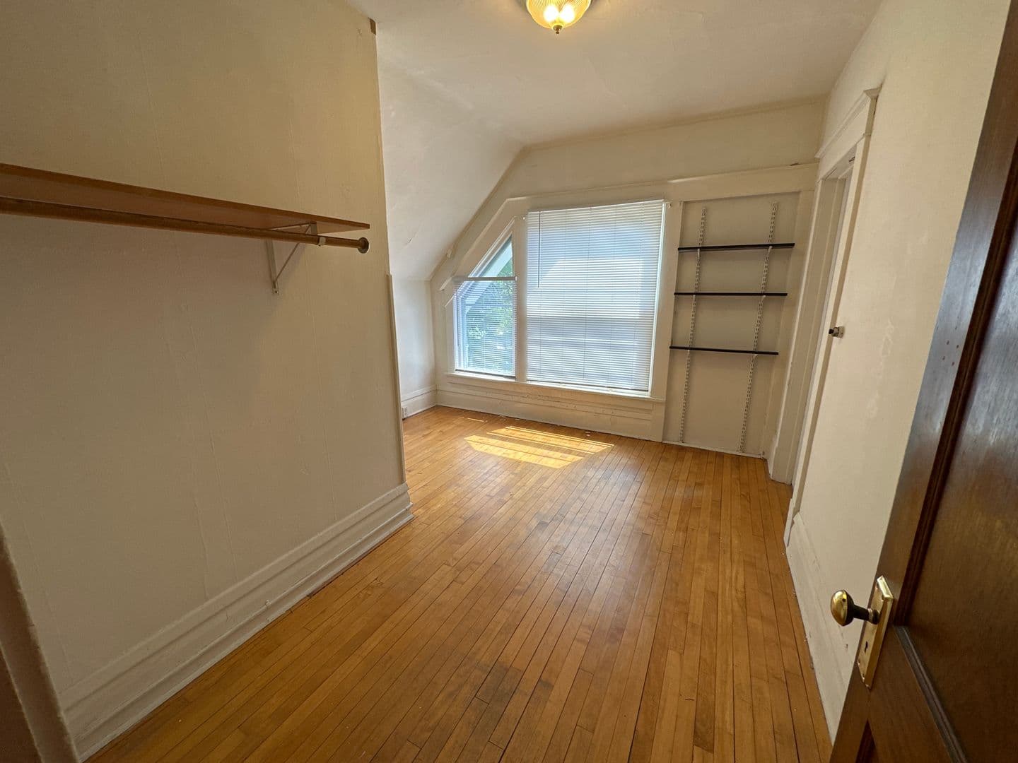 Madison Apartment: 1132-34 Mound St