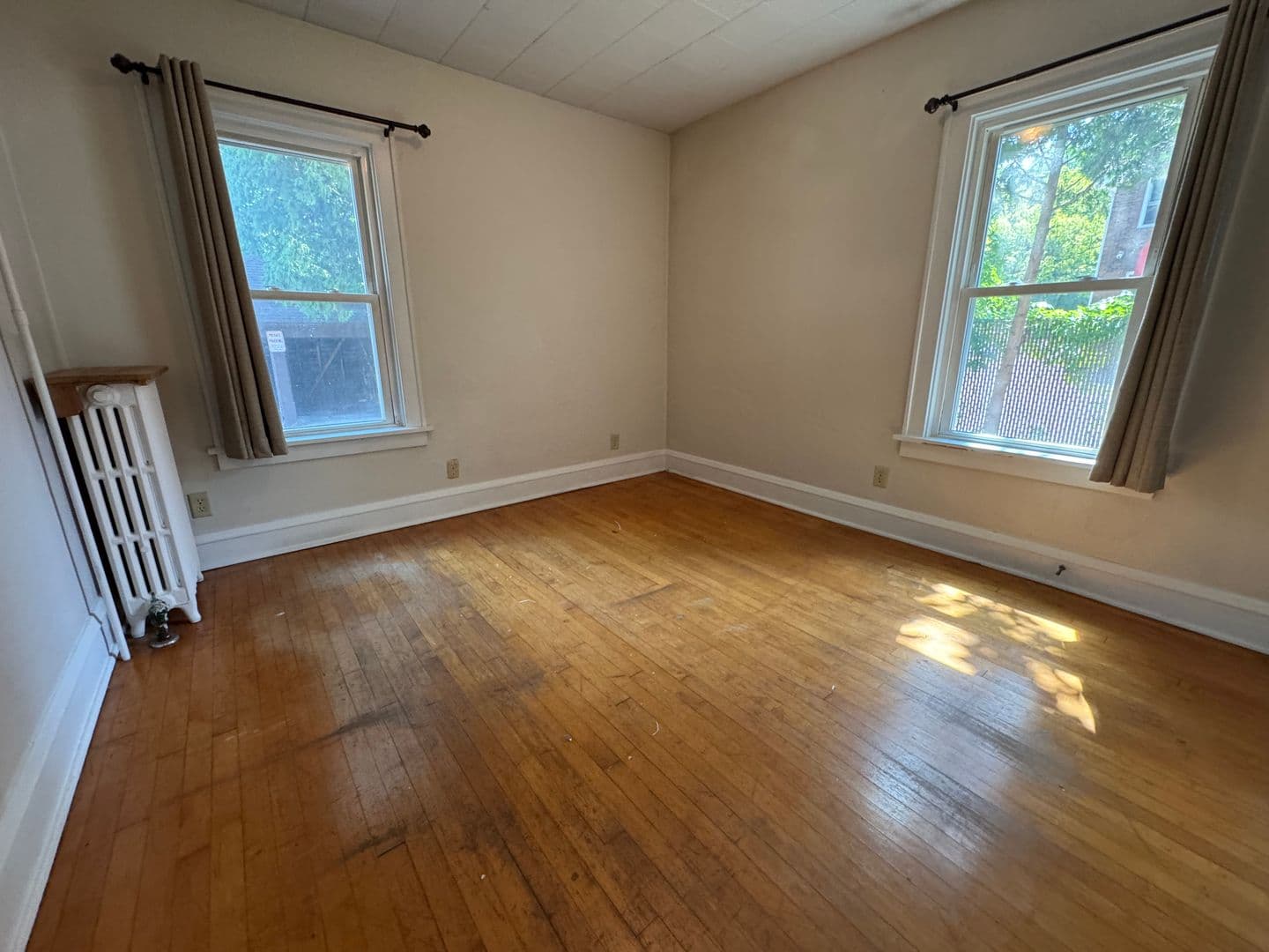 Madison Apartment: 413 Chamberlain Ave.