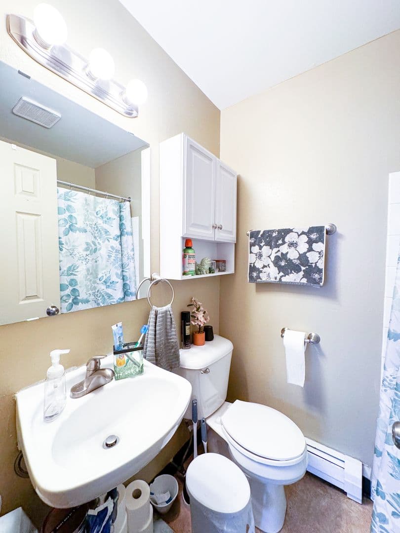 Madison Apartment: 3324 Milwaukee St.