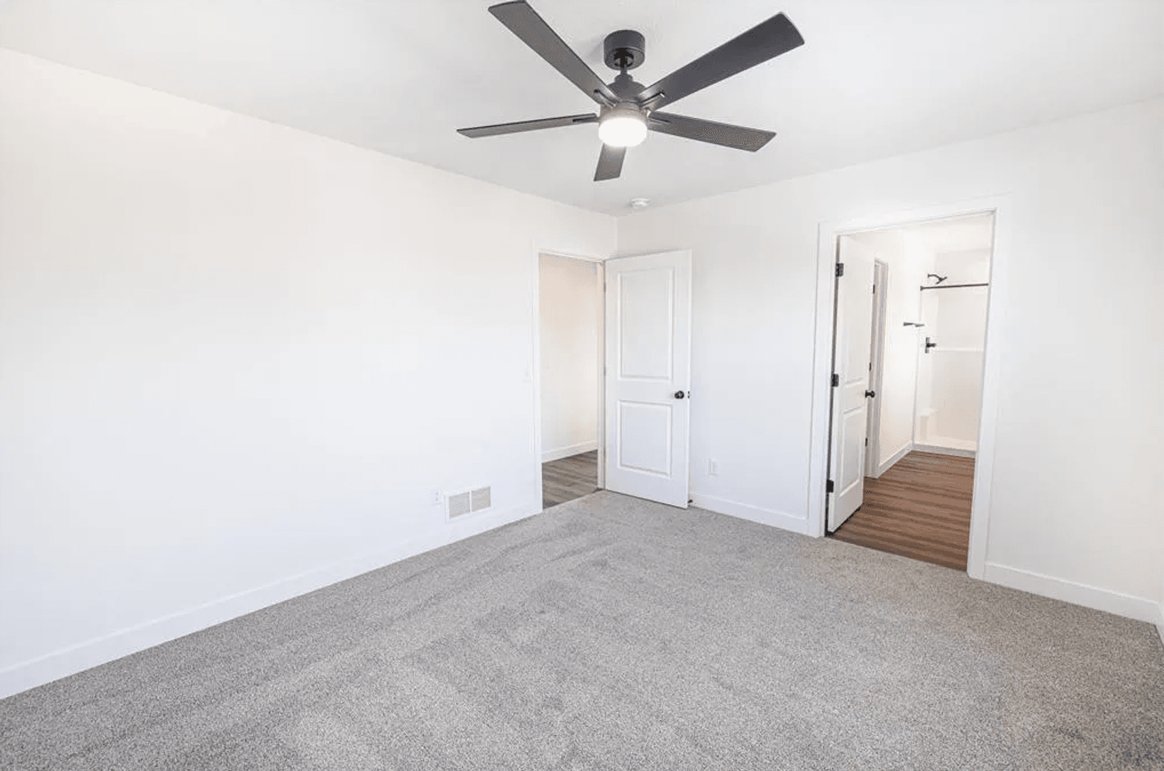 Milton Apartment: 56 E Ash Ln