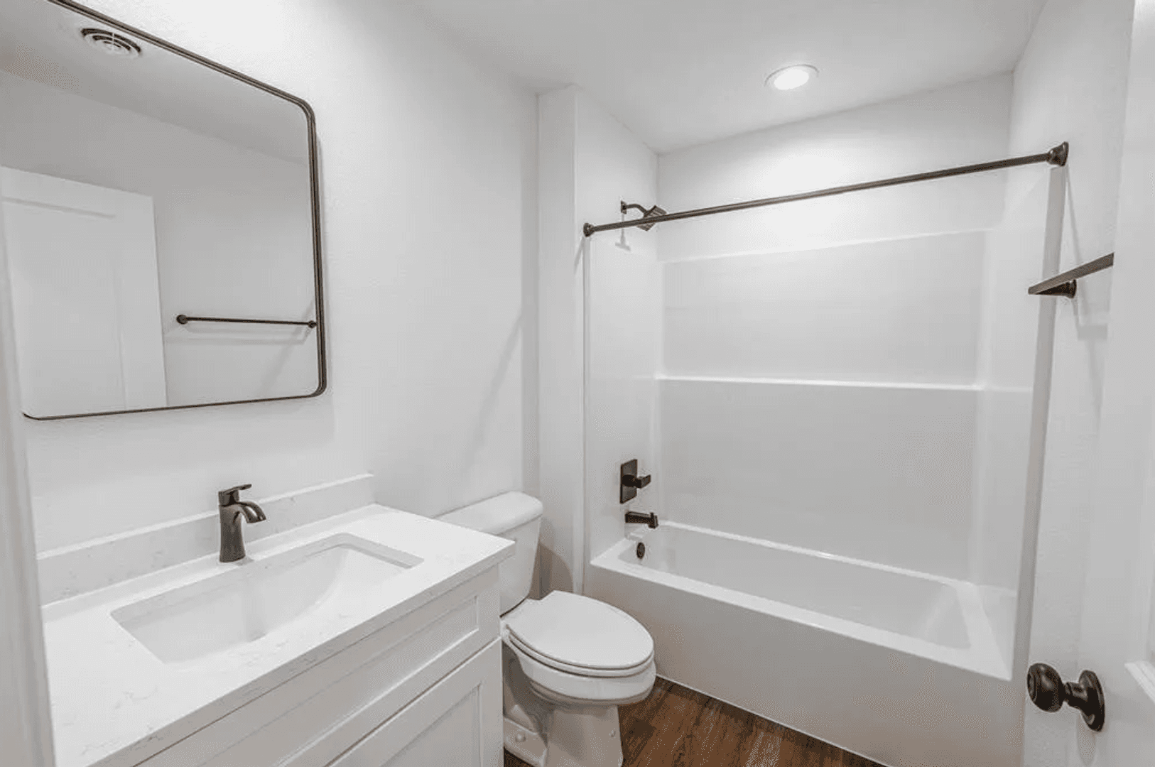 Milton Apartment: 56 E Ash Ln